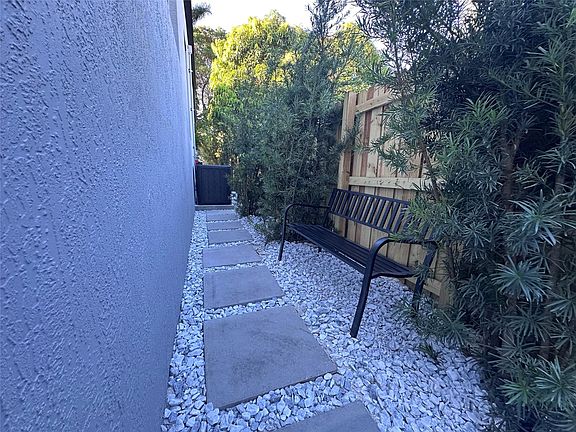 235 NE 117th St pool